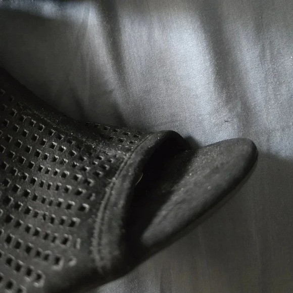 Bar III | Black Megan Perforated Peep Toe Booties Sz 9 - Picture 4 of 8